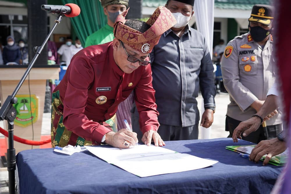 Bupati Meranti HM Adil Lantik 154 Pejabat dan Terima Bantuan dari Bank Riau Kepri Berupa Ambulan