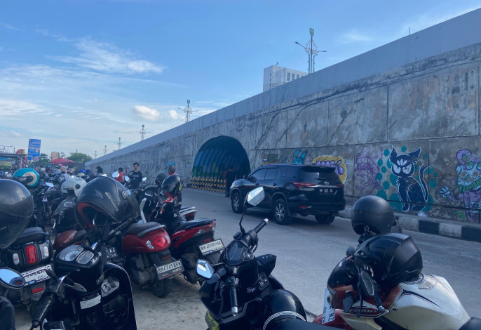 Pengendara Keluhkan Parkir Liar di Kawasan Mal Ska dan Mal Living World Kota Pekanbaru