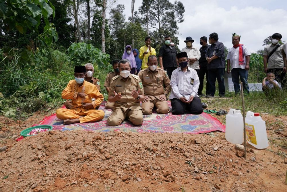 Gubri Ziarah Makam Seniman Gambus Warga Suku Talang Mamak Inhu