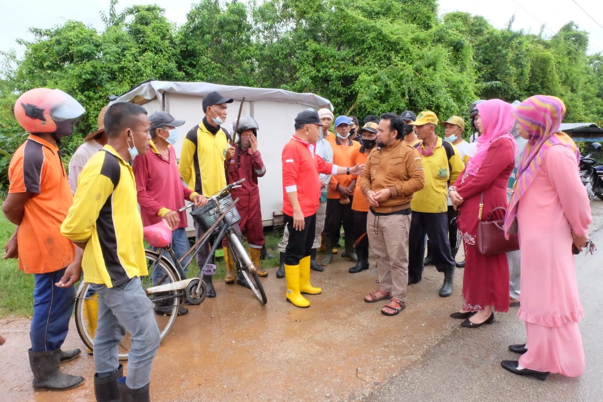 Tinjau Langsung Tempat Tumpukan Sampah, Wabup Asmar : Mari Bersama Jaga Kota Kita.