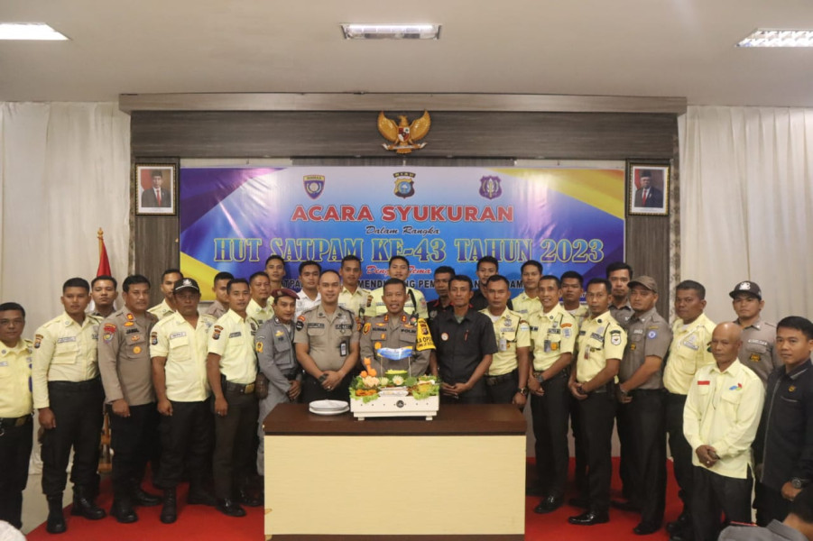 Syukuran HUT Satpam Ke-43, Kapolres Meranti Potong Tumpeng dan Beri Wejangan Cooling System