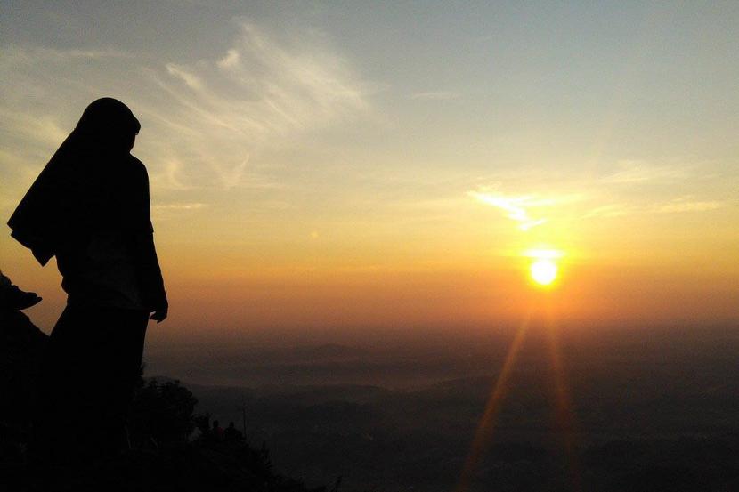 Kisah Para Wanita yang Menjaga Kota Madinah saat Perang Uhud