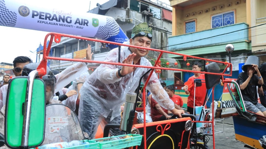 Meriahnya Festival 'Perang Air' di Riau: Merawat Tradisi, Jaga Persaudaraan