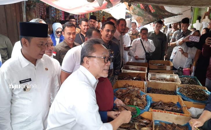 Menteri Perdagangan Kunjungi Pasar Palapa Pekanbaru