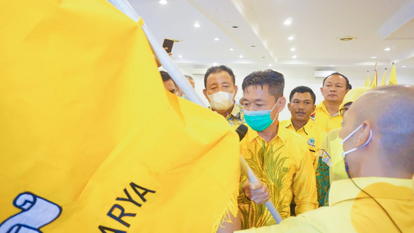 Afrizal Sintong Resmi Terima Mandat Ketua DPD II Golkar Rohil