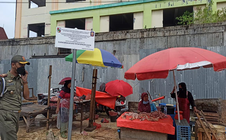 Tim Gabungan Bubarkan Paksa Pedagang di Jalan Agus Salim