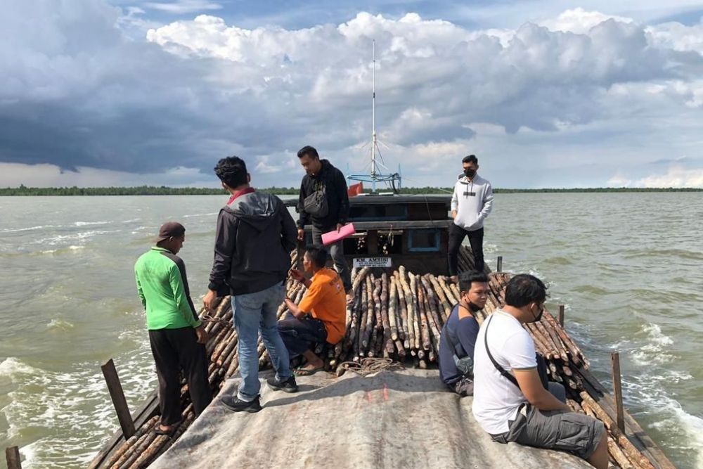 Polisi Gagalkan Pengiriman Kayu Bakau ke Malaysia