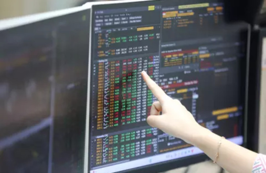 IHSG Melemah Tipis ke 8.271,7