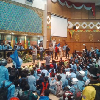 Rapat Paripurna Mahasiswa Riau Putuskan Jokowi-JK Turun dari Jabatan Presiden dan Wakil Presiden
