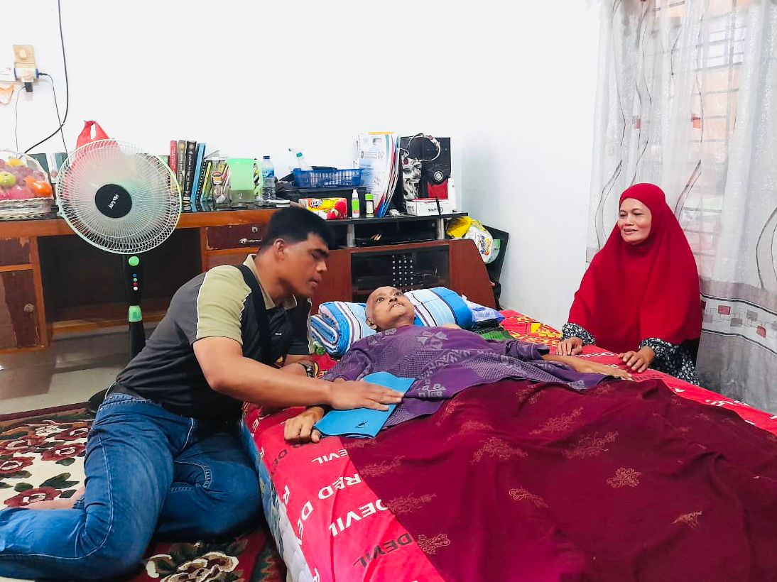 Aksi Peduli Personel Polda Riau Bersama Wartawan Mitra Silaturahmi dan Berikan Bantuan ke Jurnalis S