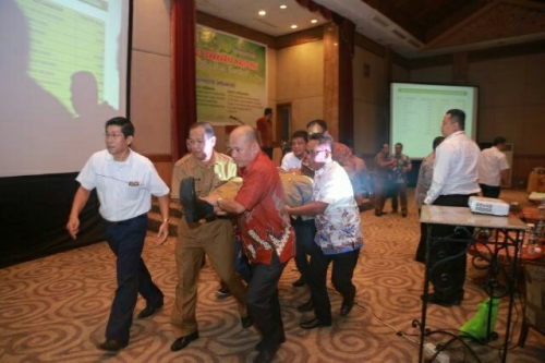 Bupati Inhil Pingsan Saat Seminar di Pekanbaru, Mnurut Humas Hanya Kelelahan