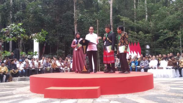 Presiden Minta Gubernur dan Kapolda Riau Segera Selesaikan Keluhan Masyarakat di Gondai