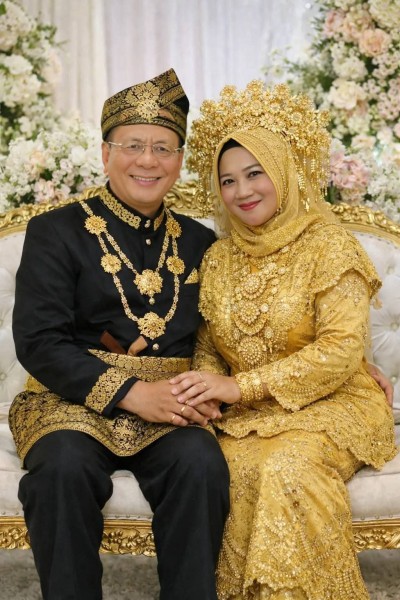 Selamat Berbahagia, ‘Atuk’ Bupati Rohil Bistamam Resmi Menikah di Pekanbaru
