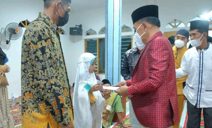 Santuni Anak Yatim Di Desa Alai Selatan H.Asmar Saat Safari