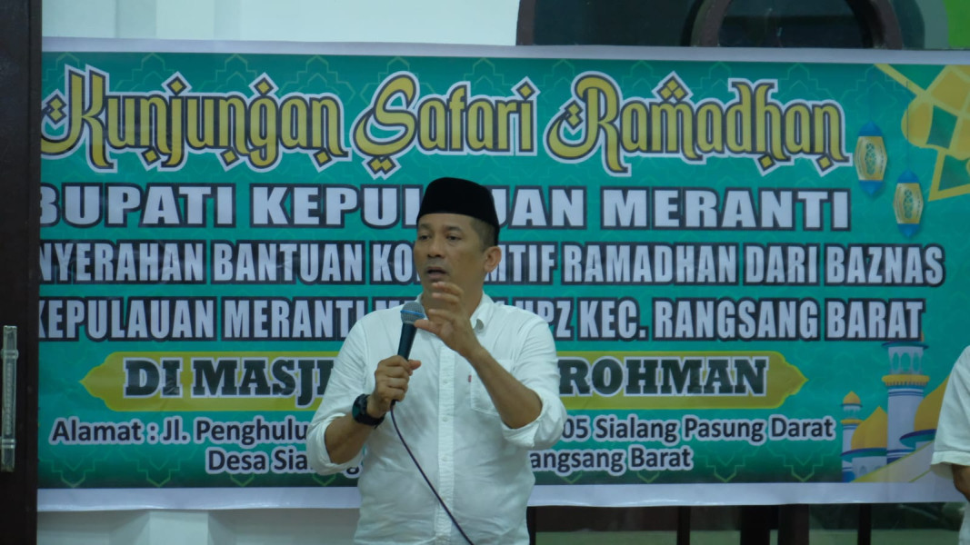 Safari Ramadhan, Bupati HM Adil Saksikan Warga Desa Sokop Masuk Islam.