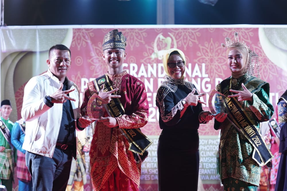 Bupati HM Adil Apresiasi Pemenang Juara I, di Grand Final Pemilihan Bujang Dara Meranti