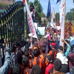 Rakyat Riau Tuntut Menteri Kehutanan Teken RTRW 