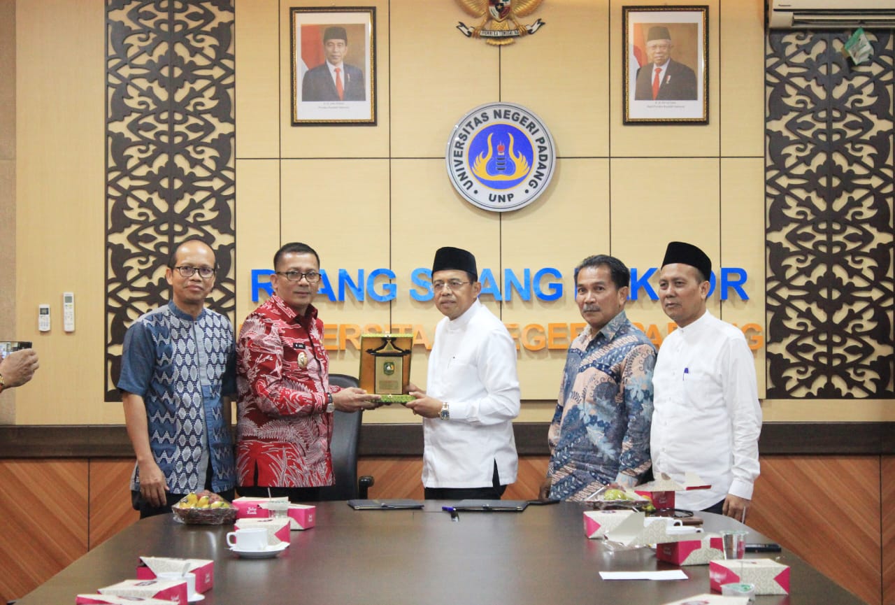 Berikan Bantuan Pendidikan, Pemkab Meranti MoU dengan UPI dan UNP