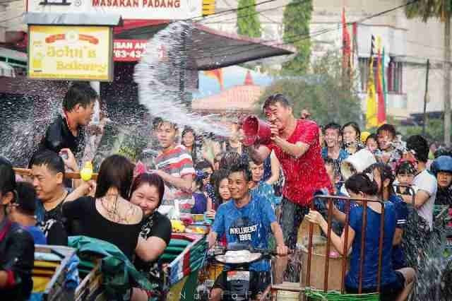 Perang Air Imlek 2026 Bertepatan dengan Puasa Ramadan