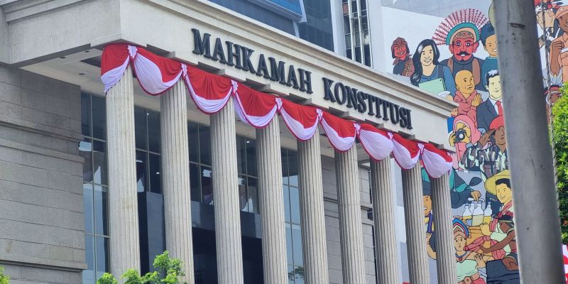 Riuh Desakan Pemakzulan, Pengamat: Putusan MK Produk Hukum, Bukan Politik