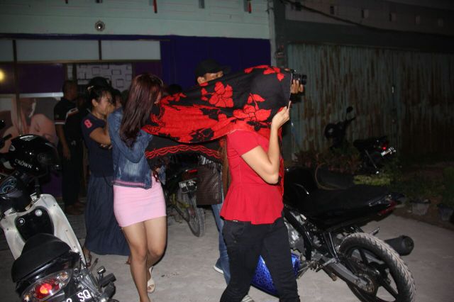 Polda Riau Lepaskan 60 Orang Terlibat Prostitusi Berkedok Panti Pijat