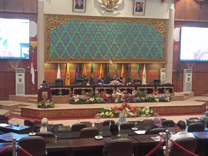 Gubri Sampaikan Jawaban Atas Pandangan Umum Fraksi Terhadap Laporan LKPJ Tahun 2021