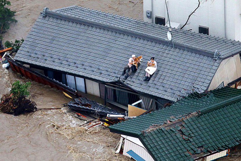 10 Orang Terkubur Saat Hujan Lebat Guyur Jepang