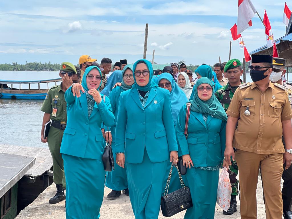 Pengukuhan   TP- PKK Desa Tanjung Peranap : Hj.Rinarni Adil, 