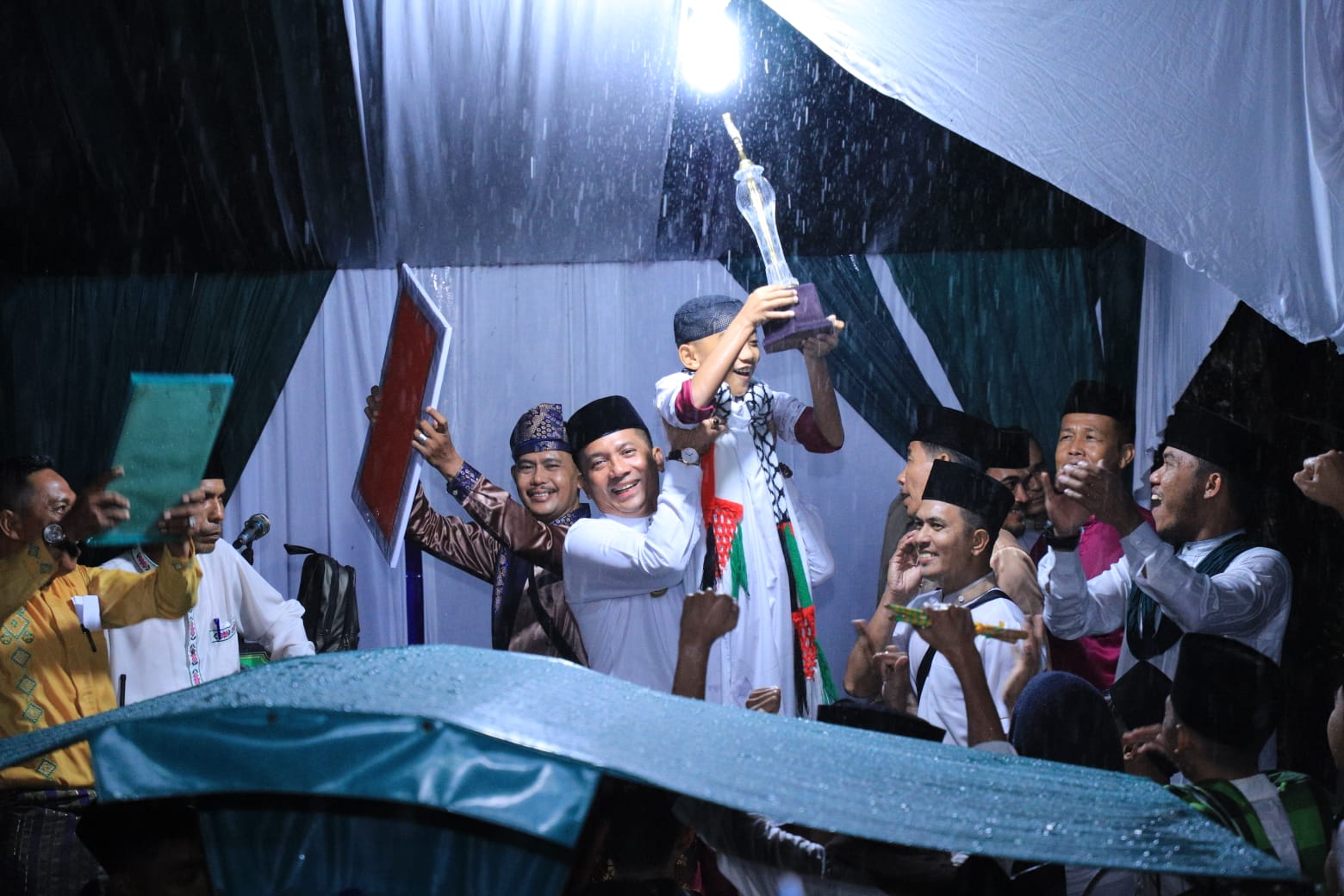 Masjid Ar Rahmah dan SMKN 1 Sandang Juara I