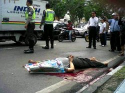 Pria Ini Tewas Bersimbah Darah, Di Depan Hotel Pangeran Pekanbaru