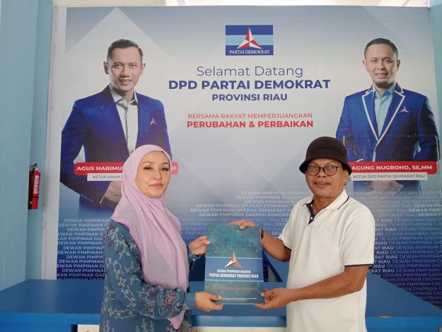 Edy Natar Nasution Daftar di Partai Demokrat Riau