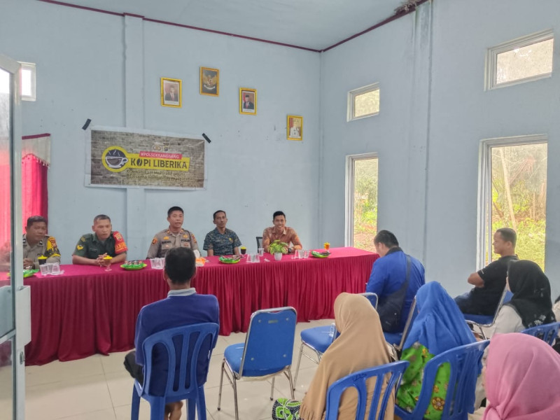 Giat Kopi Liberika, Polsek Rangsang Bahas sejumlah Hal Penting Bersama Pemdes Bungur