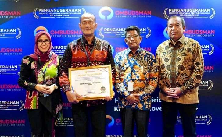 Pemprov Riau Terima Penghargaan Kepatuhan Penyelenggaraan Pelayanan Publik 2024