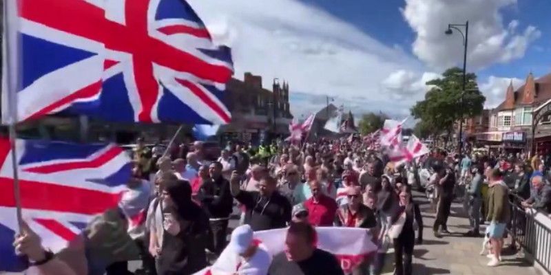 Fenomena Pengibaran Union Jack Panaskan Sentimen Anti Imigran di Inggris