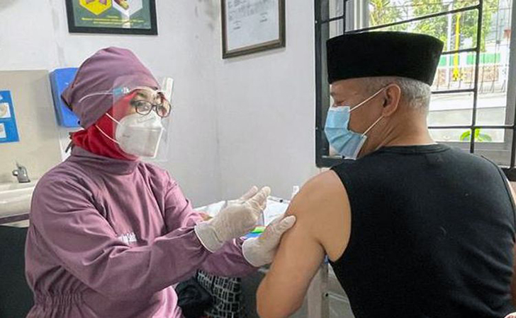 Warga Riau Umur 60 Tahun ke Atas Akan Disuntik Vaksin Covid-19