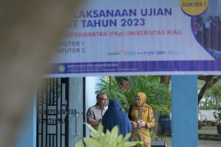 21.830 Orang Ikuti UTKB-SNBT Hari Pertama di UNRI