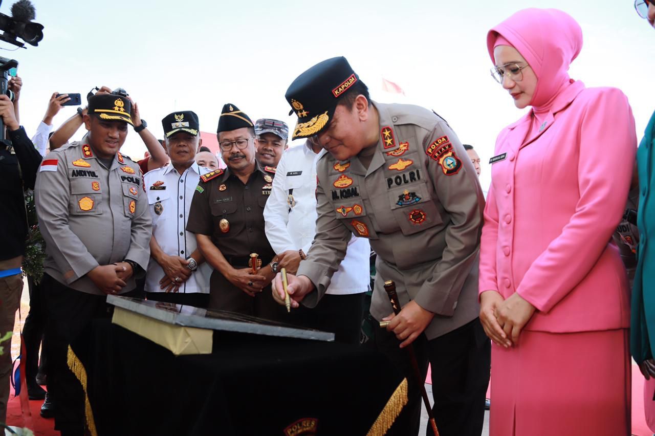 Kunjungan ke Meranti, Kapolda Riau Irjen Iqbal Tegaskan Kemuliaan Polisi Ada Pada Kecintaan Masyarak