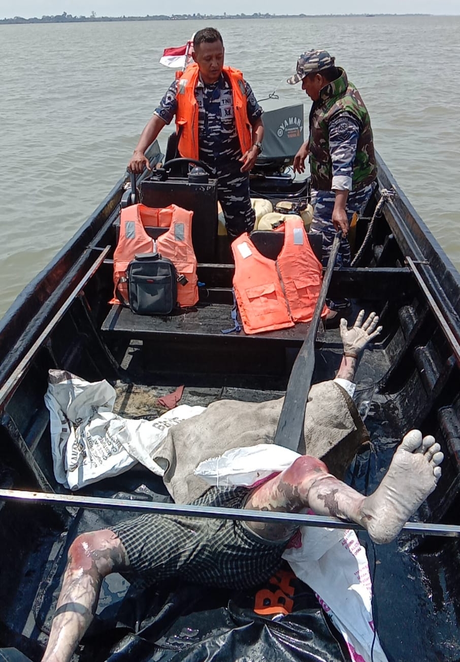 TNI AL Bersama BPBD Temukan Satu Korban Insiden Laut, Satu Lagi Dalam Pencarian.