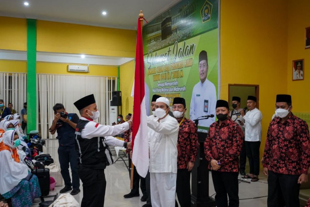 Lepas Jemaah Haji, Gubri: Ibadah dengan Ikhlas dan Jaga Kesehatan