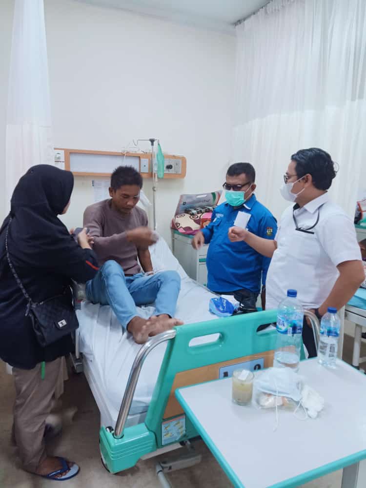 Pasien RSUD Arifin Ahmad warga Kampar Kiri ini terpaksa pulang dalam kondisi memprihatinkan