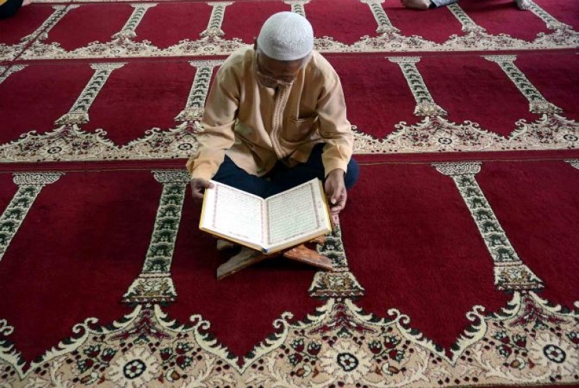 Isi  Bulan Ramadhan dengan Kesibukan Membaca Alquran