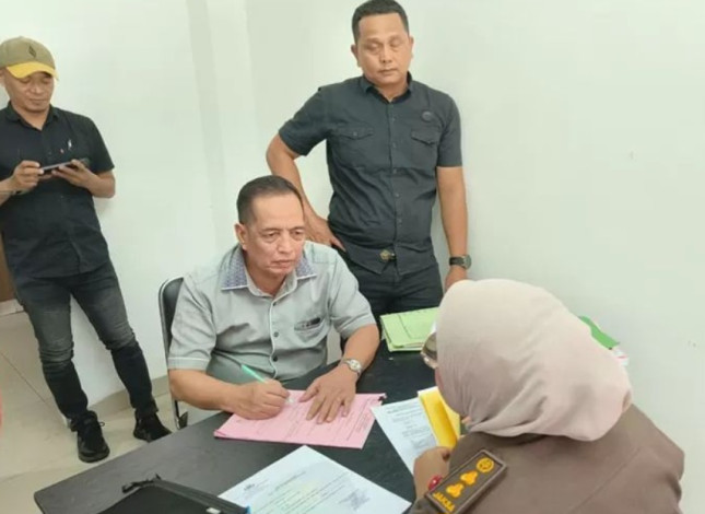 Kasus Penggelapan Rp5,2 Miliar, Asri Auzar Dijebloskan ke Rutan Pekanbaru
