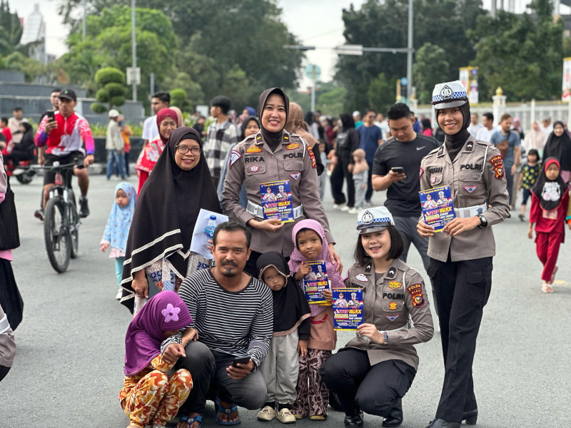 Cooling System” Polwan Ditlantas Polda Riau libatkan para pengunjung Car Free Day