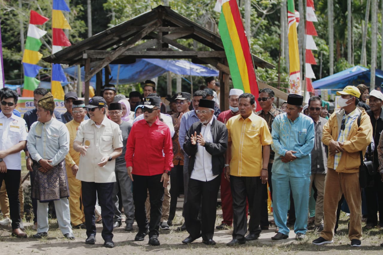 Bersama Gubri Syamsuar Wabup H.Asmar  Hadiri acara syukuran dan kenduri Sekampung  Desa Teluk Buntal