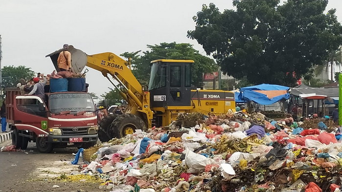 DLHK Pekanbaru Mulai Bersihkan Tumpukan Sampah