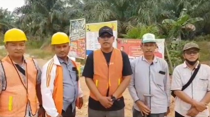 Jalan Dua Desa Talang Muandau Dibangun, Ketua KKAD: Ini Aspirasi Pak Effendi Sianipar