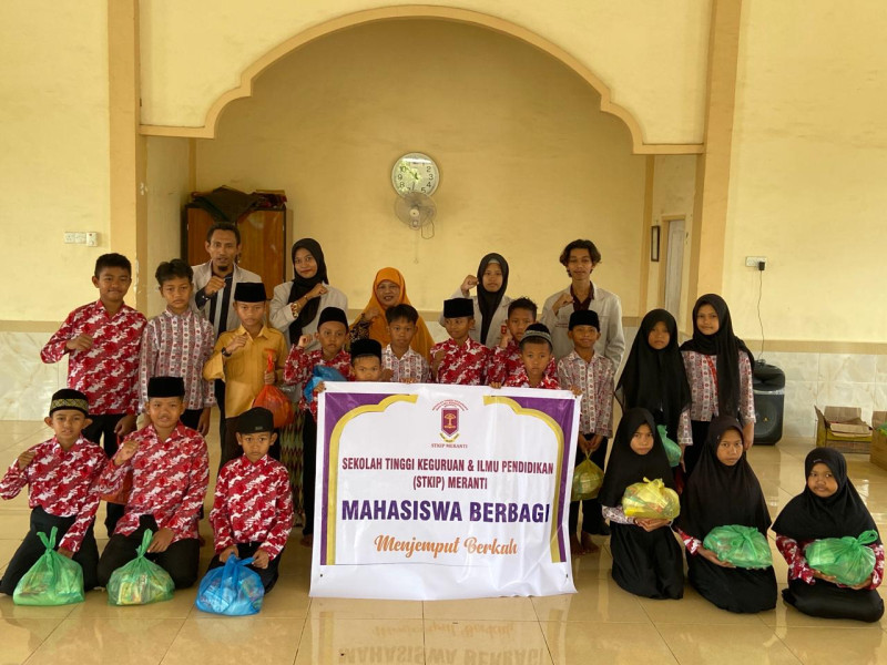 Menjelang Ramadhan Mahasiswa Bagikan Bantuan Anak Yatim : Teruslah Berkontribusi Terbaik untuk Bangsa