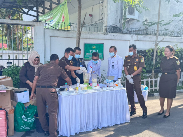Kejari Pekanbaru Musnahkan Barang Bukti 881 Perkara