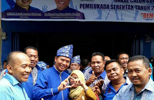 Bakal Calon Gubernur Riau Firdaus Kembalikan Formulir ke Partai Demokrat