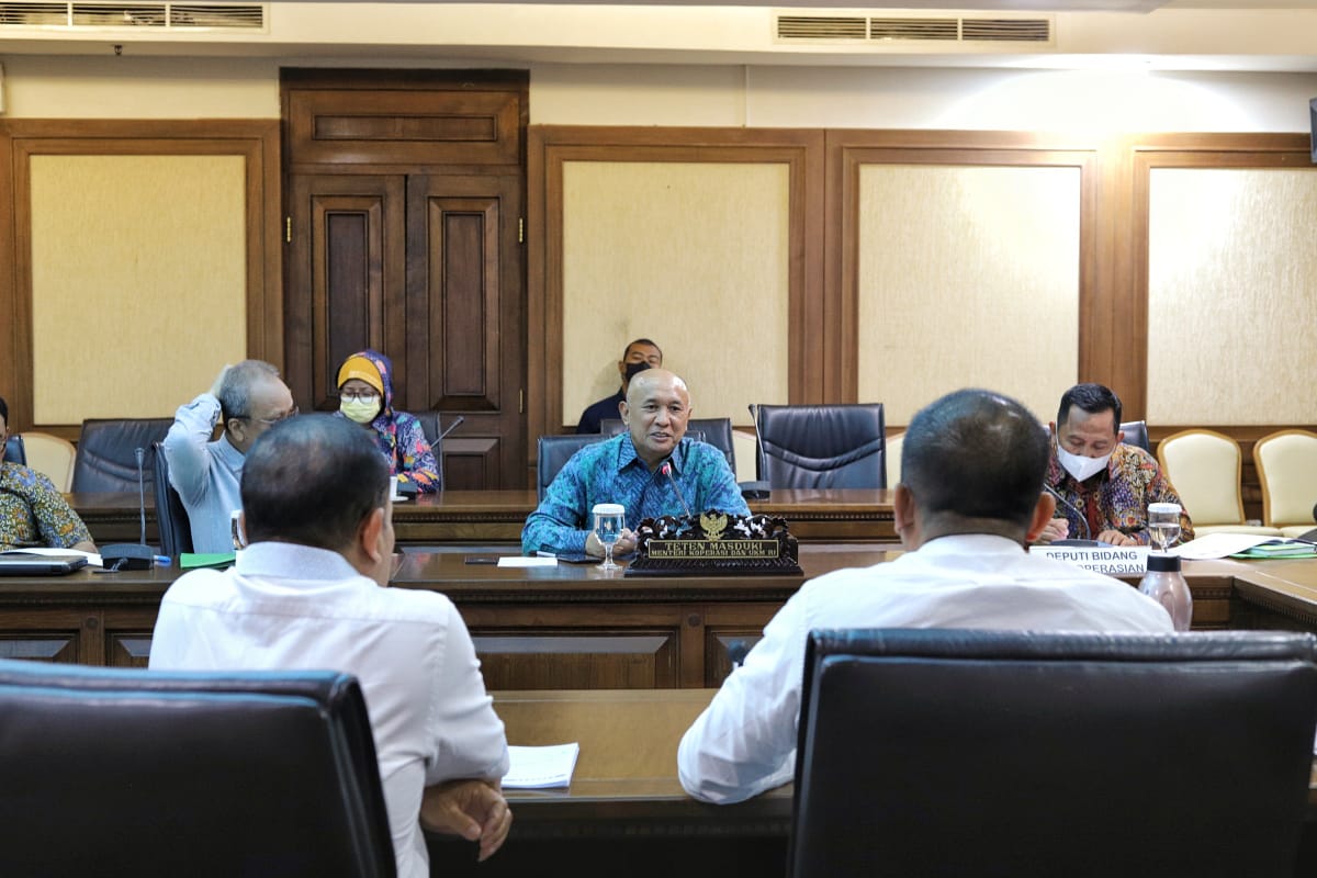Menkop Teten Masduki Sarankan Pelaku Usaha Komoditas di Meranti Bentuk Koperasi